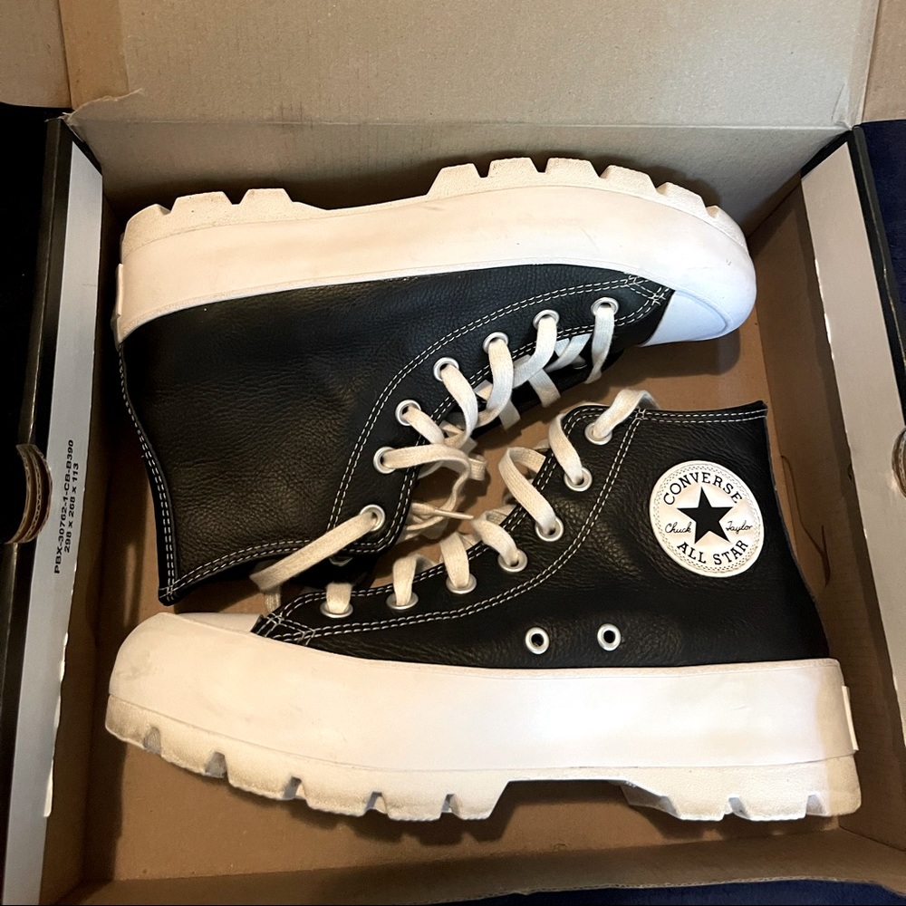 SIZE 8 BLACK LUGGED HIGHTOP CONVERSE